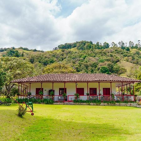 La Cabana Ecohotel - Valle Del Cocora Саленто Экстерьер фото
